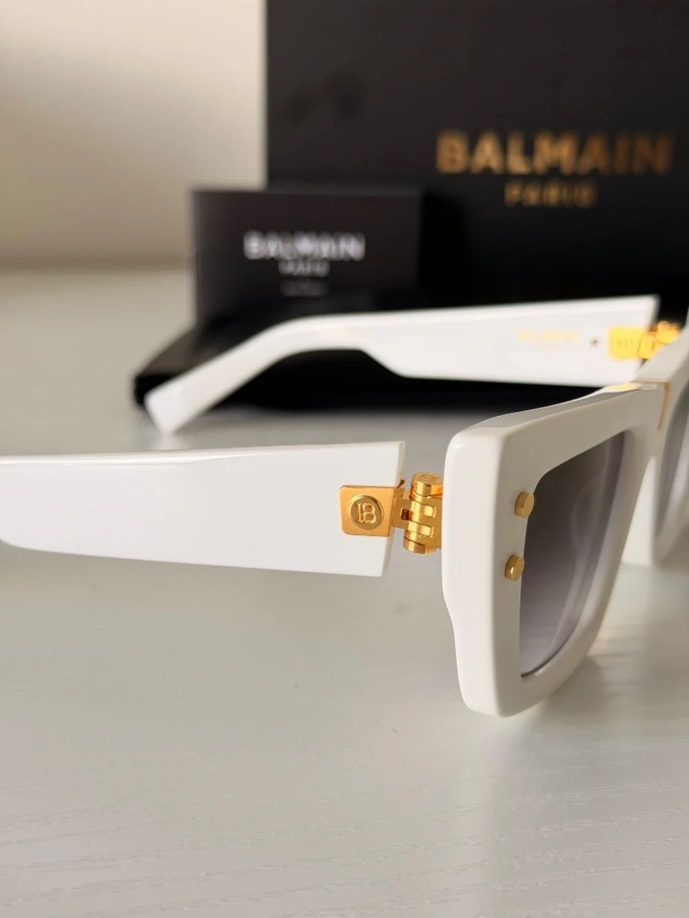 New BALMAIN White Cat Eye Sunglasses B-EYE BPS 156C-54 WHT-GLD Authentic